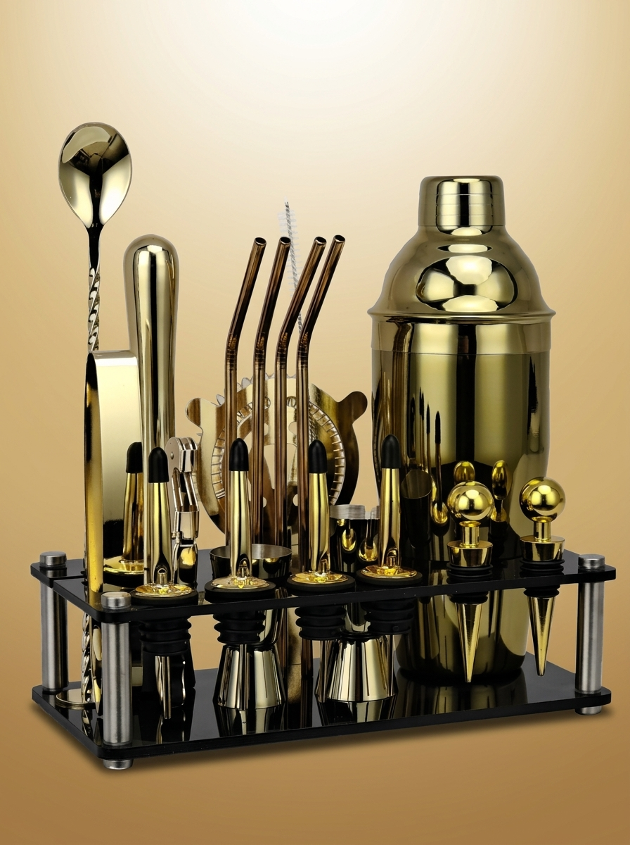 Cocktail Shaker Set gold-sand background